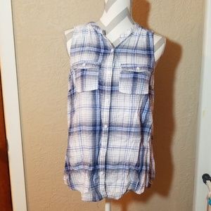 😎Maurices Sleevless Button Down Blouse😎